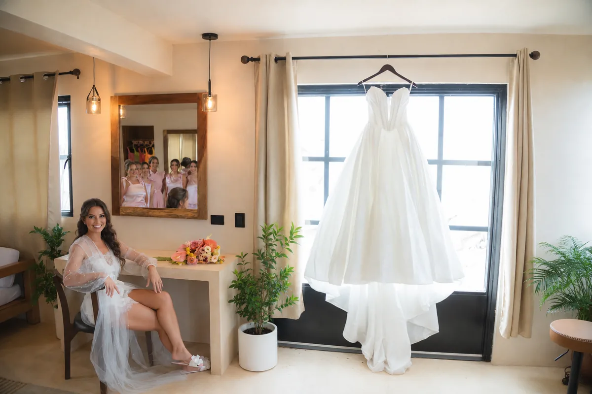 The bridal suite with its vanity, natural light and view onto the desert